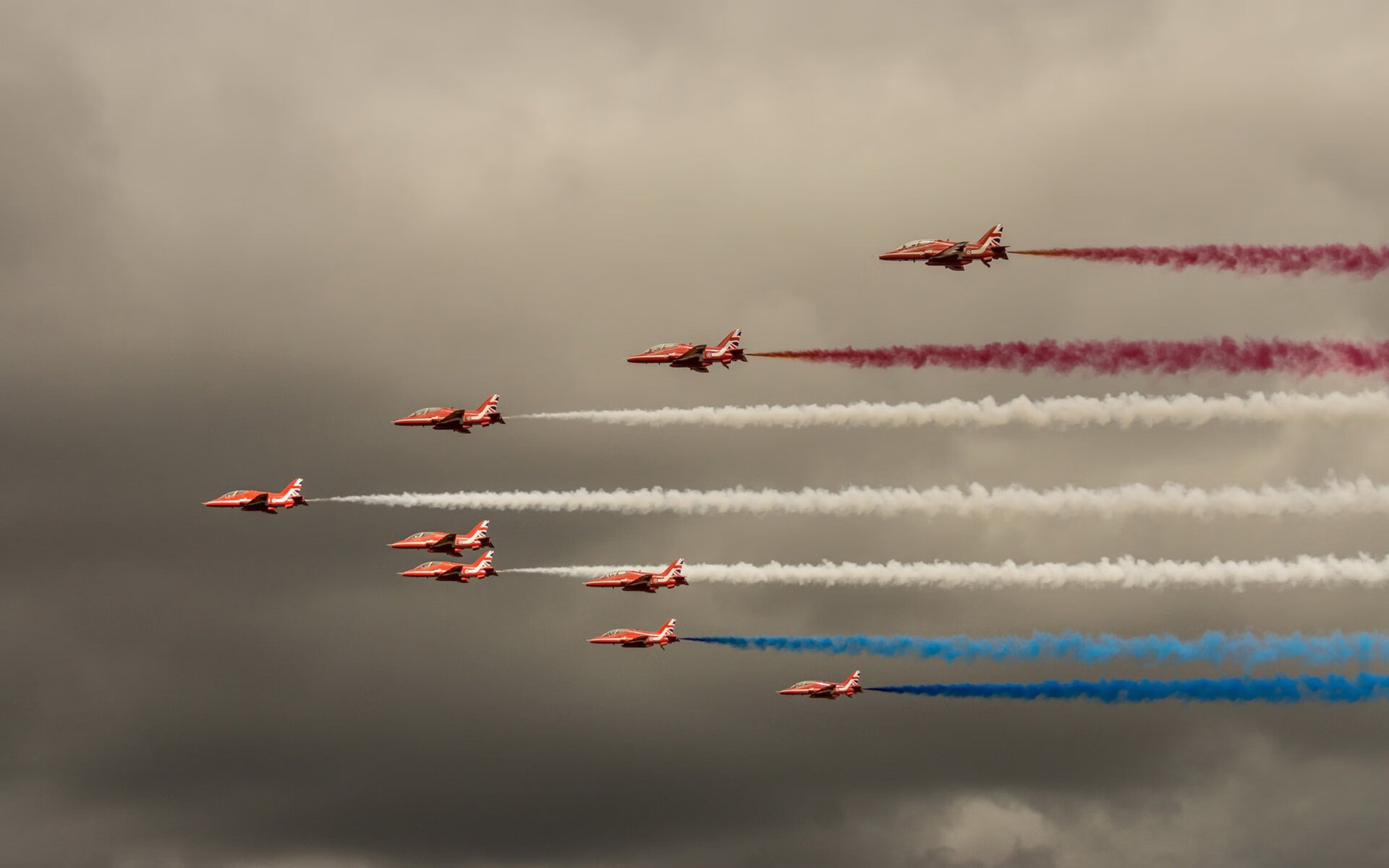 开云中国-德甲球队高压逼抢环境下认知分配效率对传球精度影响研究，足球高压战术